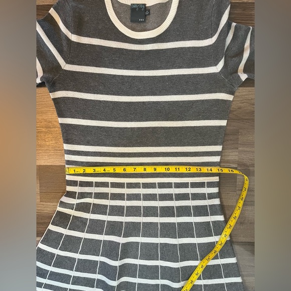 Gabby Skye Fit And Flare Sweater Retro Style Swing Dress SZ Med - Picture 6 of 8